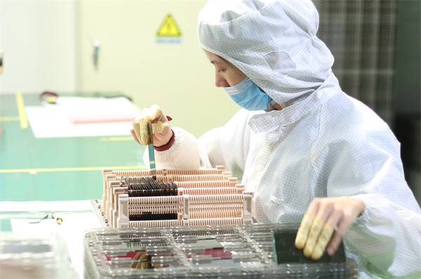 超越视觉的极致体验：7寸高清电容触摸显示屏的魅力